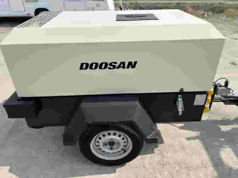 Kompresor mobilny DOOSAN 731E, Tablice w PL - 2011r - Photo 5