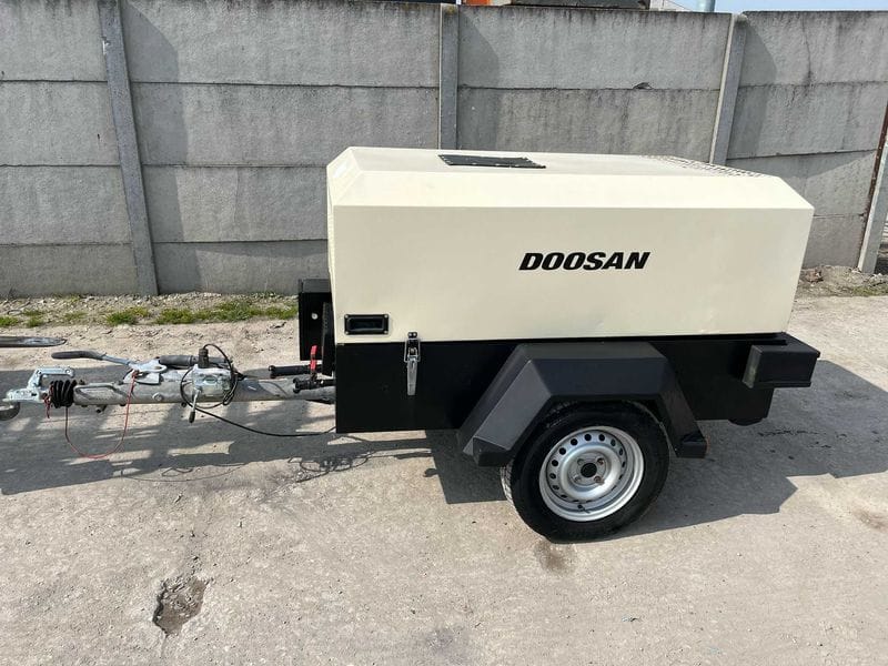 Kompresor mobilny DOOSAN 731E, Tablice w PL - 2011r - Photo 1