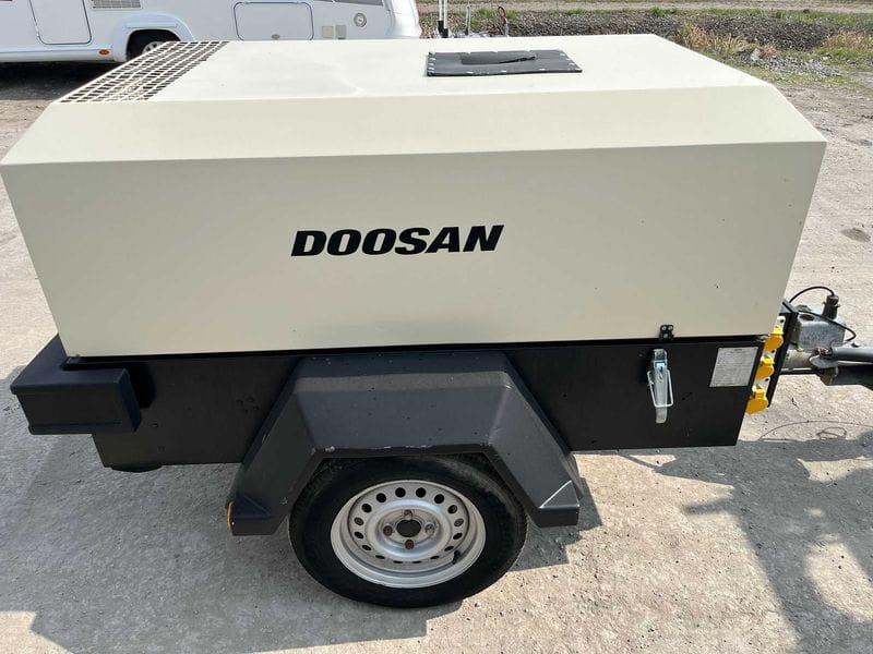 Kompresor mobilny DOOSAN 731E, Tablice w PL - 2011r - Photo 5